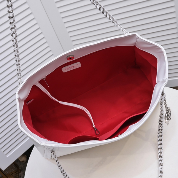 シャネルバッグ着用イメージ